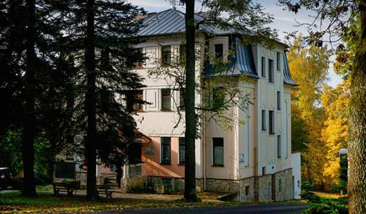 Hotel Lazensky Dum Praha à Lazne Kynzvart Extérieur photo